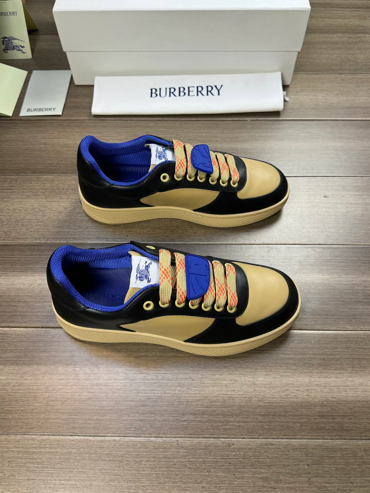 [BURBERRY] Burberry P400💰 - High-end quality original order 🔍🔍🔍 - Upper: imported 🔝 Nappa calfskin, tongue brand cloth label - Inner lining: canvas lining - Outsole: rubber; two-color molded outsole - Super high quality control and fine workmanship: highlighted (high-end, extravagance, grade) -Size: 38-44 (Male 45, can be customized)